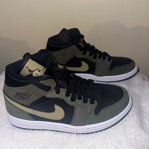 2019 Wmns Air Jordan 1 Mid 'Olive'